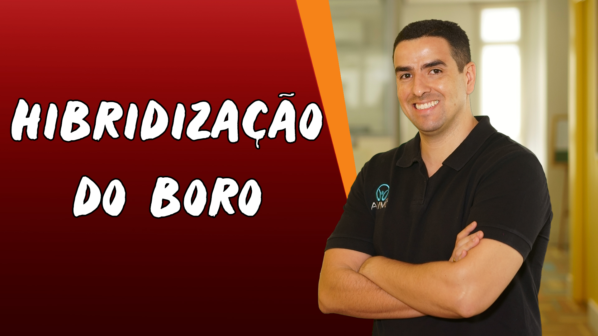 "Hibridização do Boro" escrito sobre fundo vermelho ao lado da imagem do professor