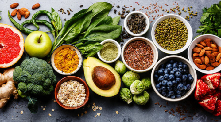 Vitaminas As vitaminas são moléculas orgânicas que ajudam no funcionamento correto do organismo.